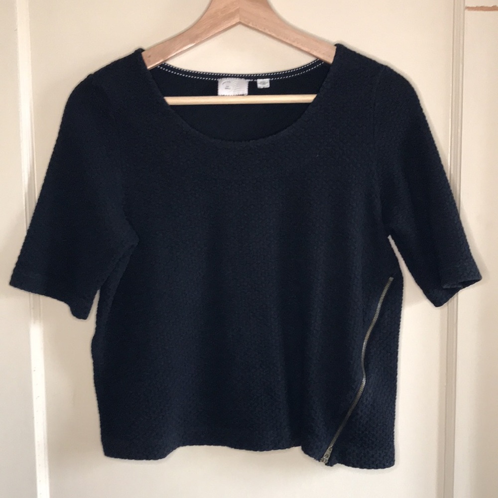 Anthro Postmark textured top with accent zipper